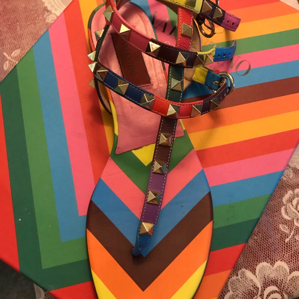 ๐ Sold ๐ Authentic Valentino Rockstud sandals - Picture 3 of 6